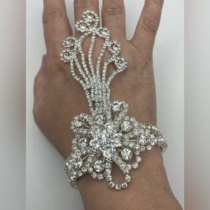 Beautiful Crystal Flower Hand chain Bracelet